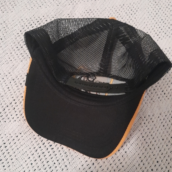 "Funky" embroidered snapback trucker hat - Picture 4 of 4